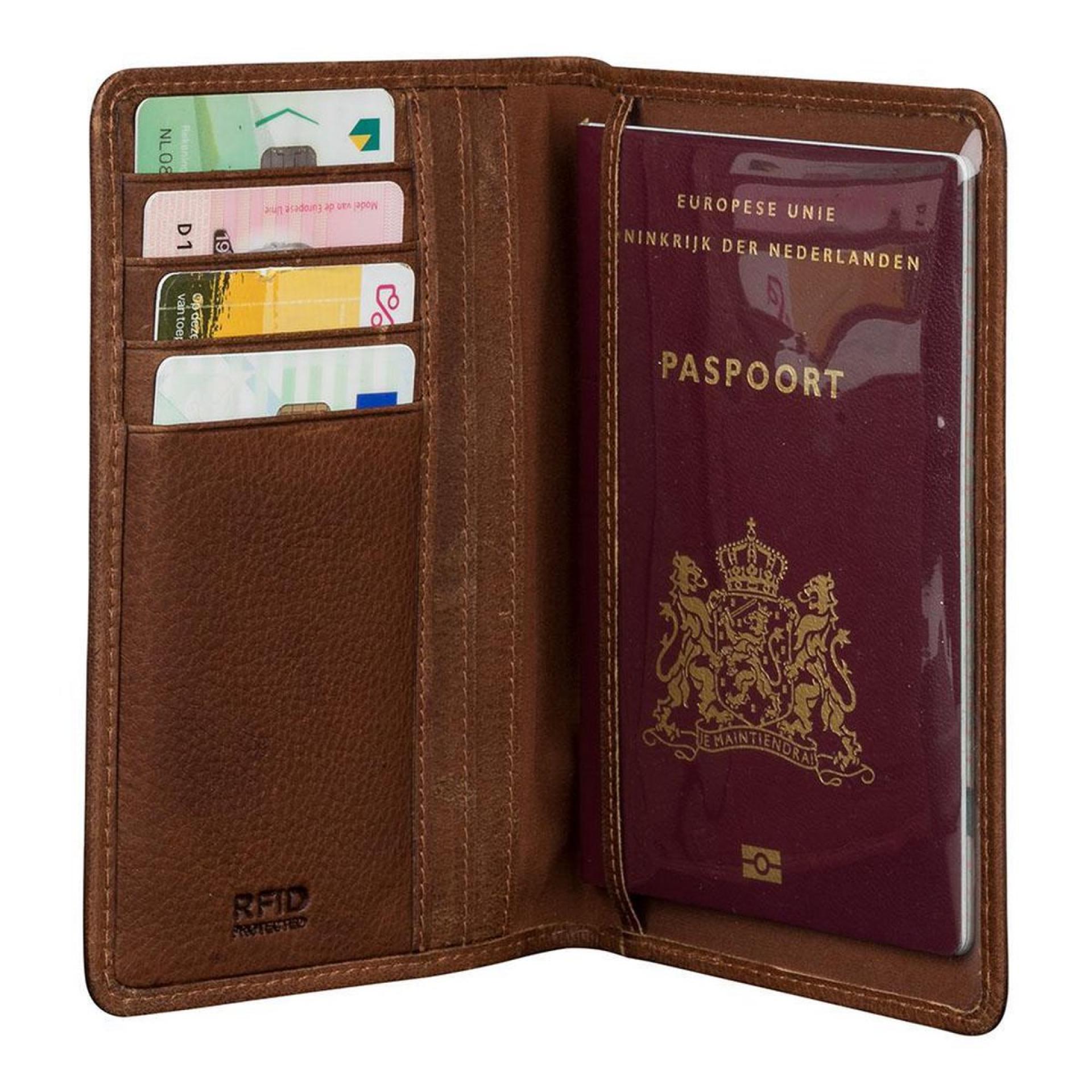 Burkely Antique Avery Passportcover Reisepasshülle RFID Cognac