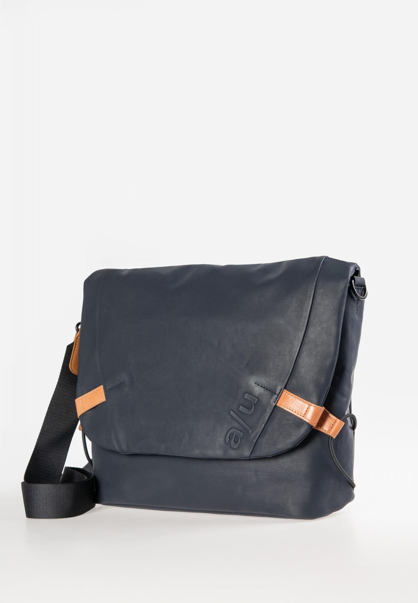 Aunts & Uncles Matsumoto Messenger Bag 10.5" night blue
