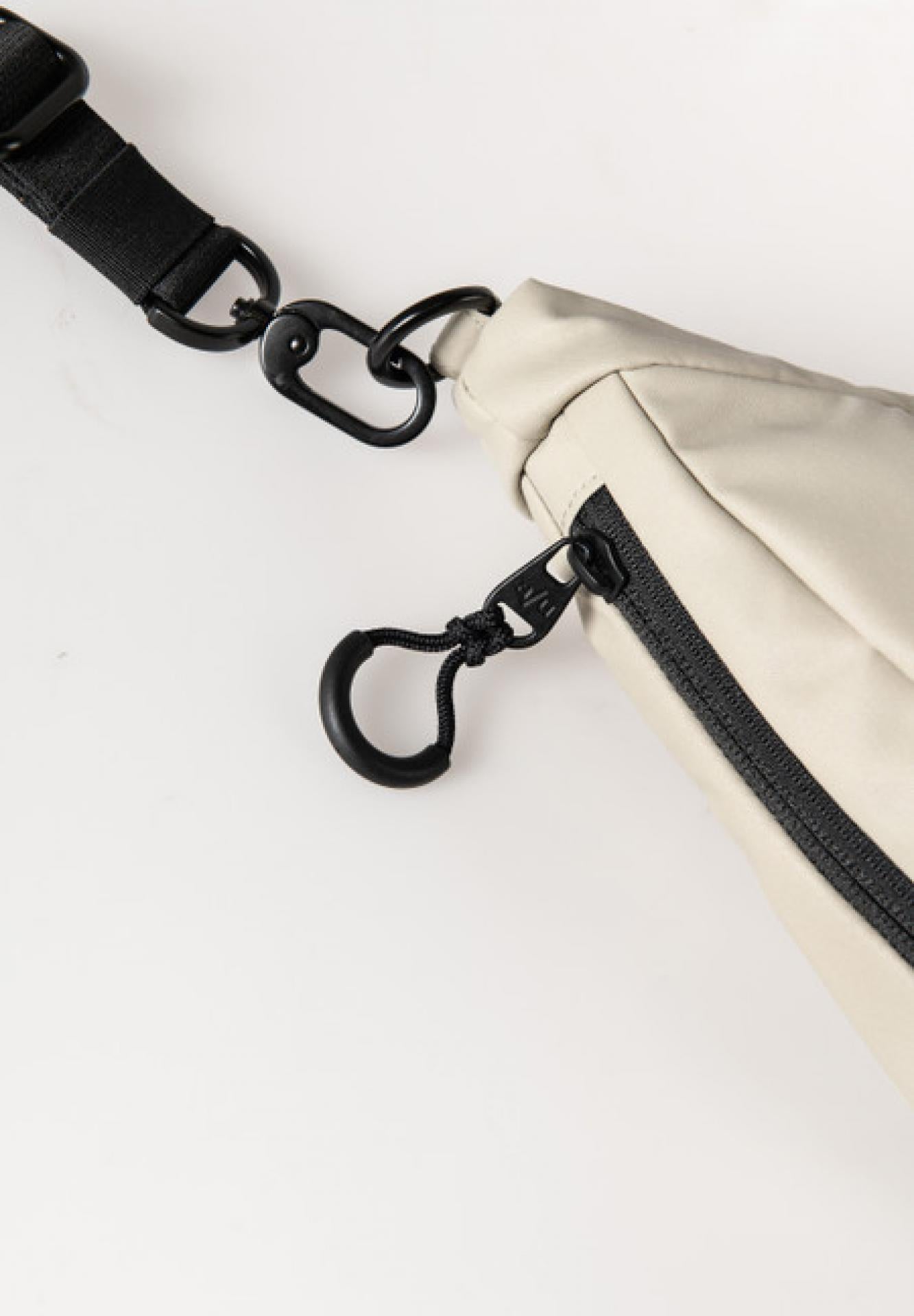 Aunts & Uncles Yoshii RE Halfmoon Bag dust