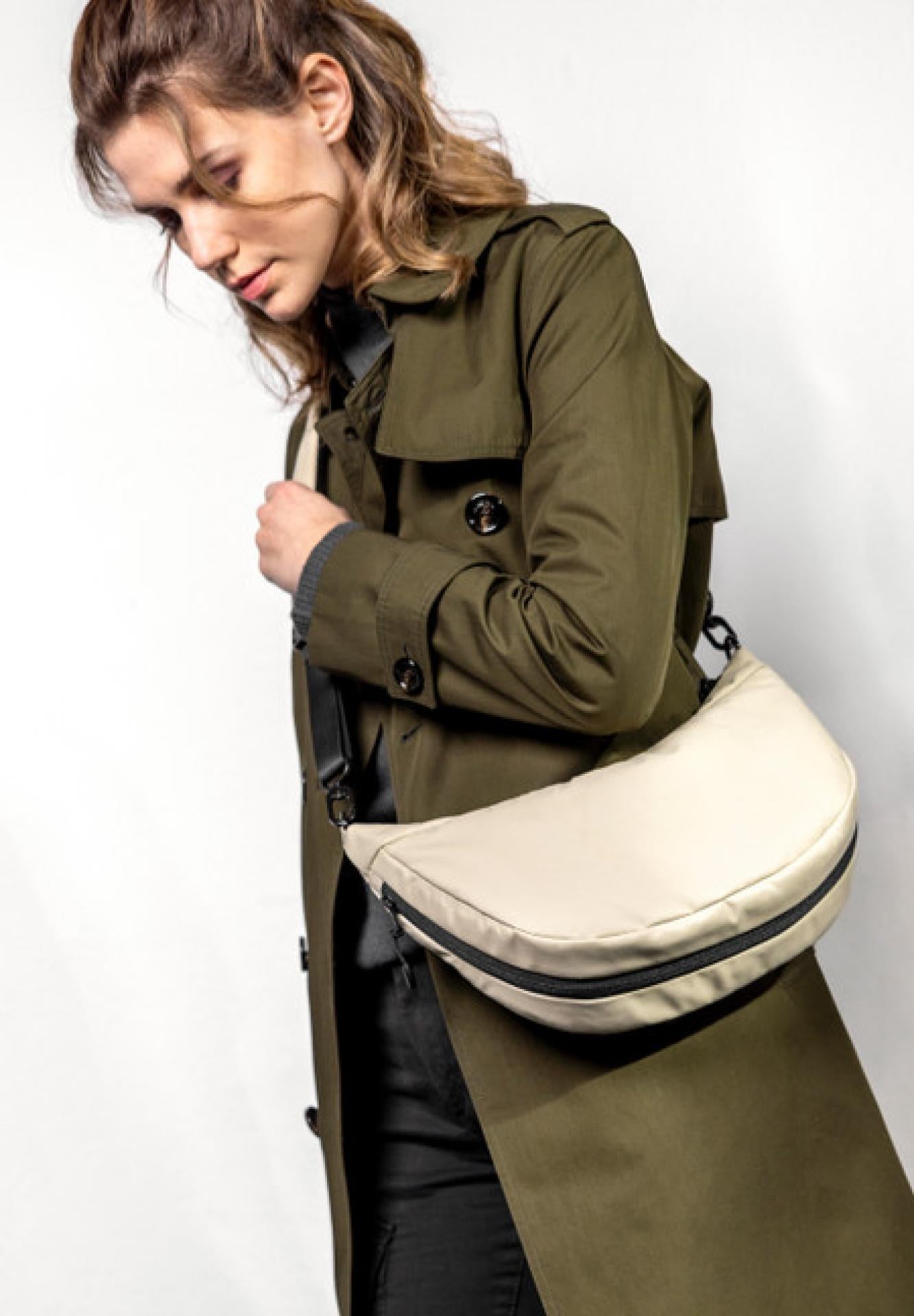 Aunts & Uncles Yoshii RE Halfmoon Bag dust