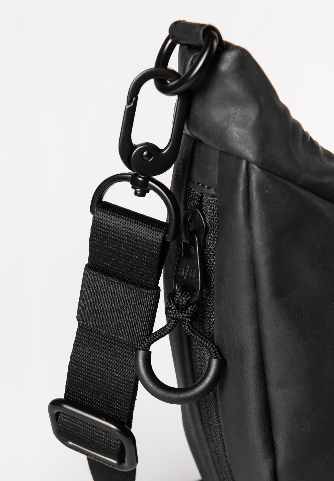Aunts & Uncles Yoshii RE Halfmoon Bag Schwarz