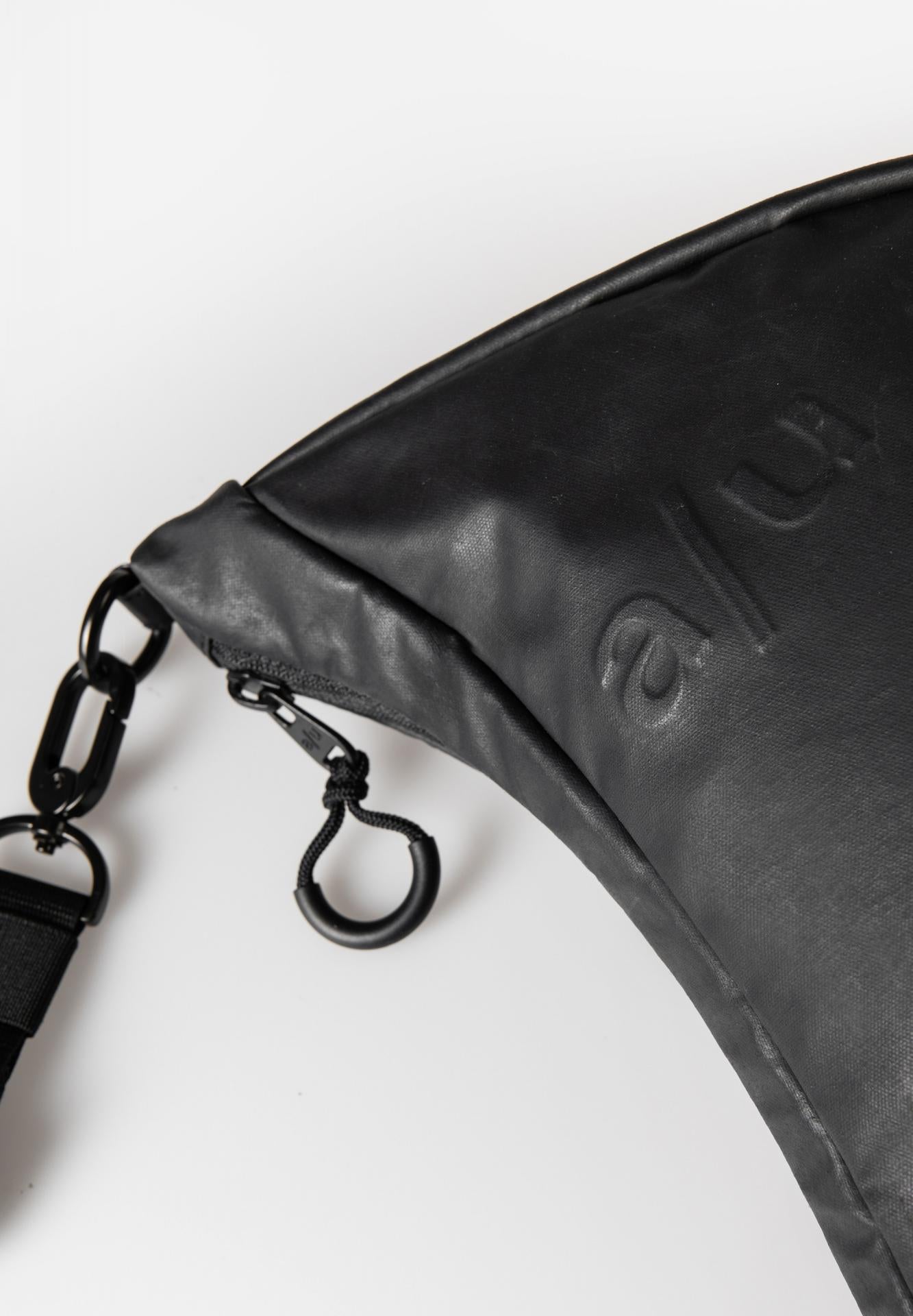 Aunts & Uncles Yoshii RE Halfmoon Bag Schwarz