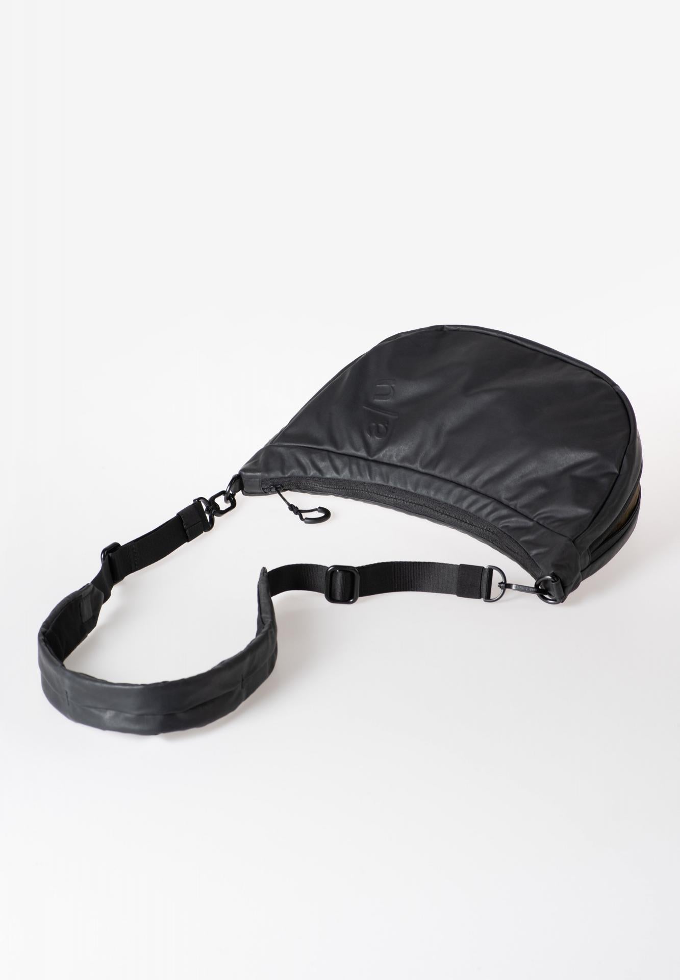 Aunts & Uncles Yoshii RE Halfmoon Bag Schwarz