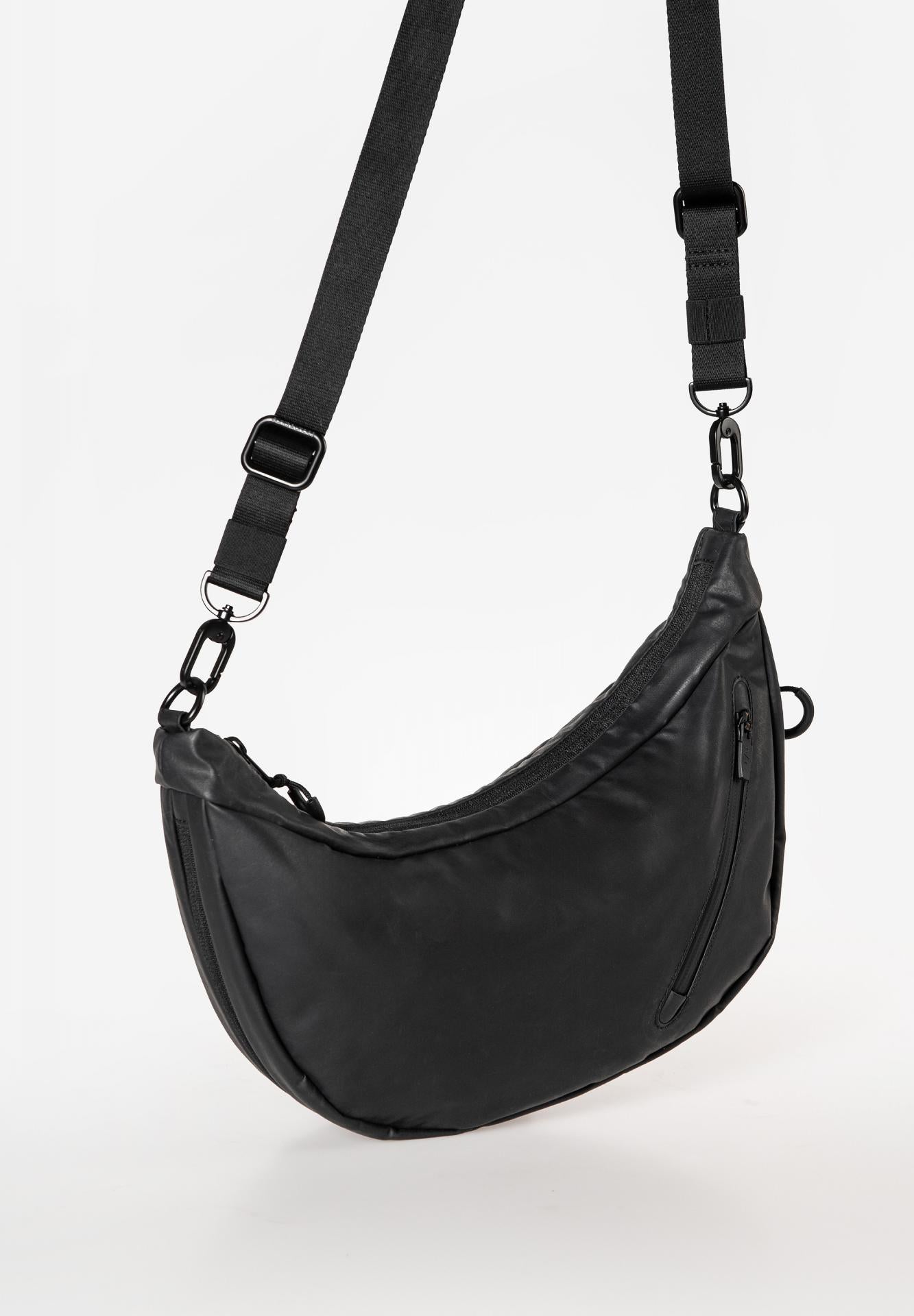 Aunts & Uncles Yoshii RE Halfmoon Bag Schwarz