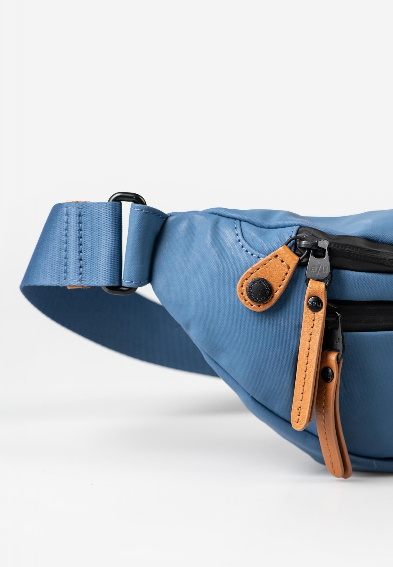 Aunts & Uncles Ichikawa Gürteltasche blue jeans