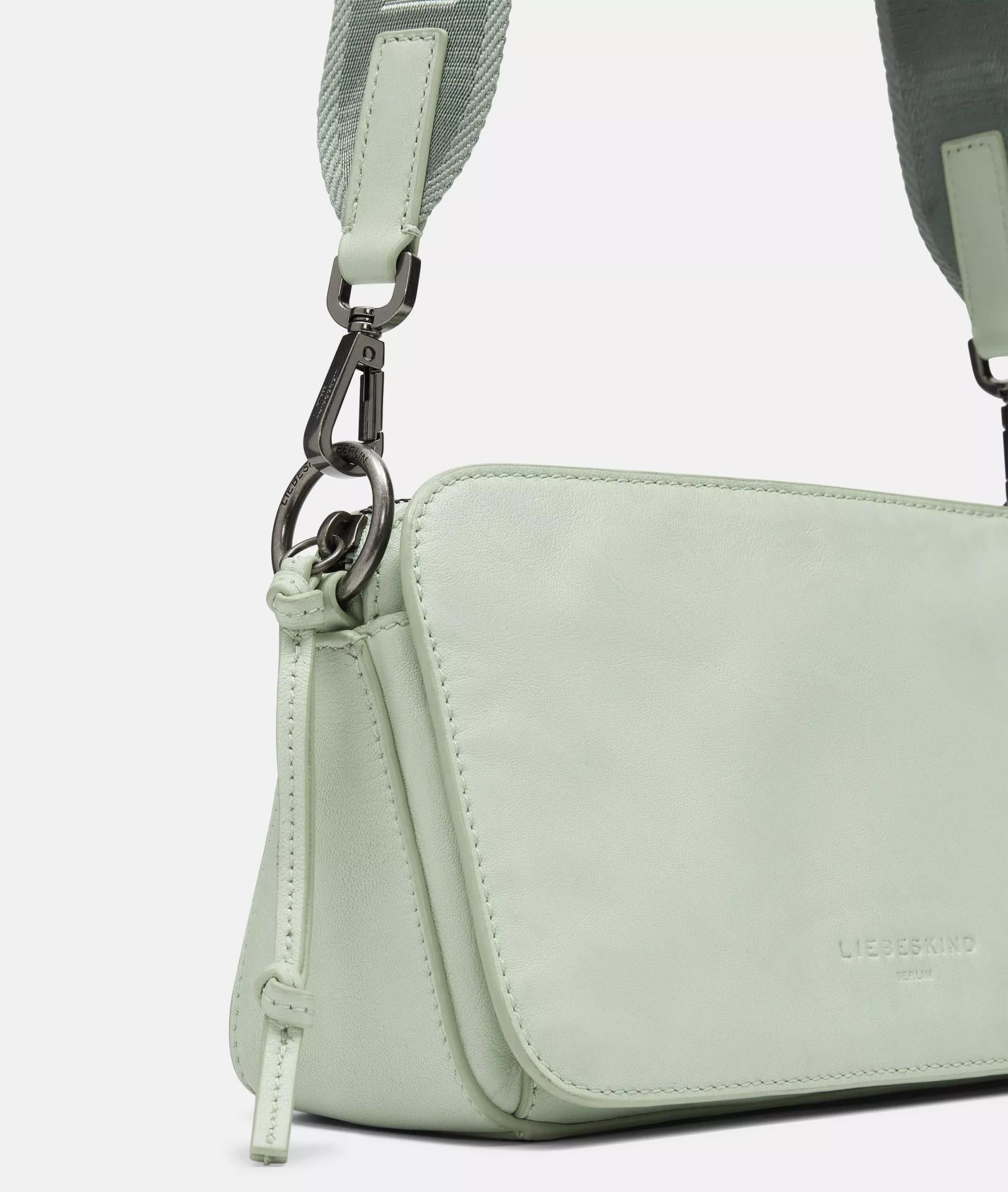 Liesbeskind Berlin Clarice Weiche Crossbody-Bag M Salbeigrün