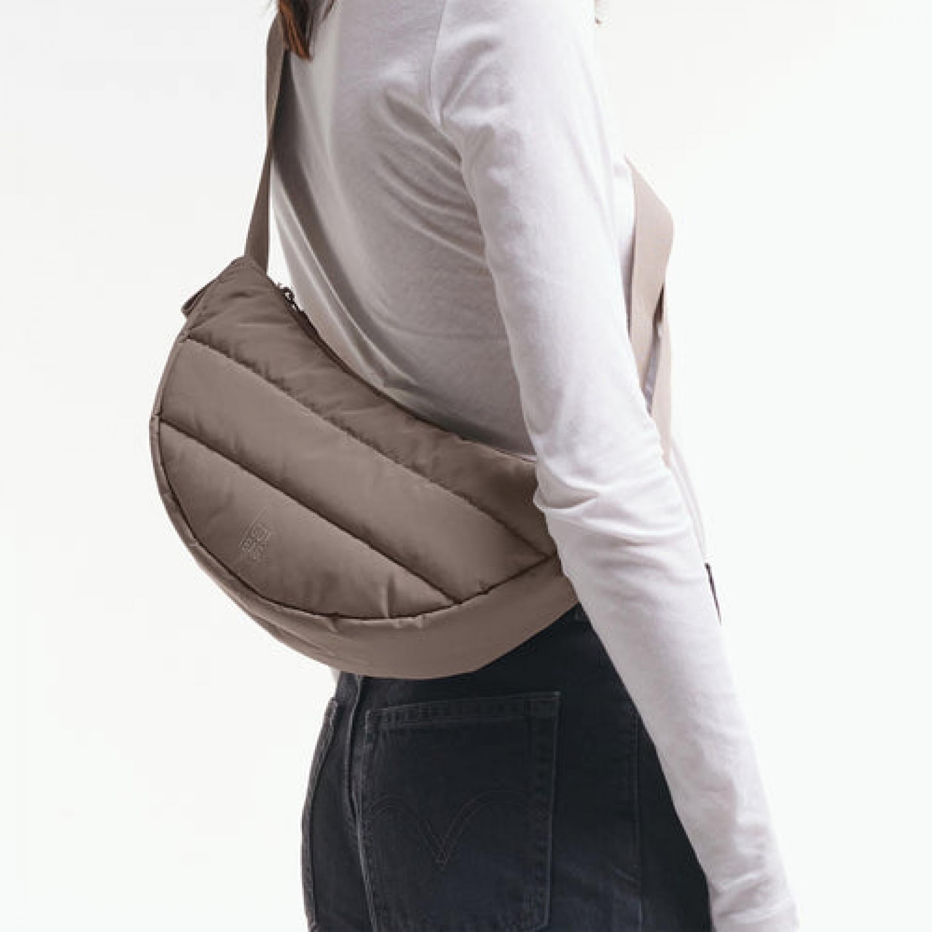 Got Bag PUFFER MOON BAG SMALL Monochrome oyster