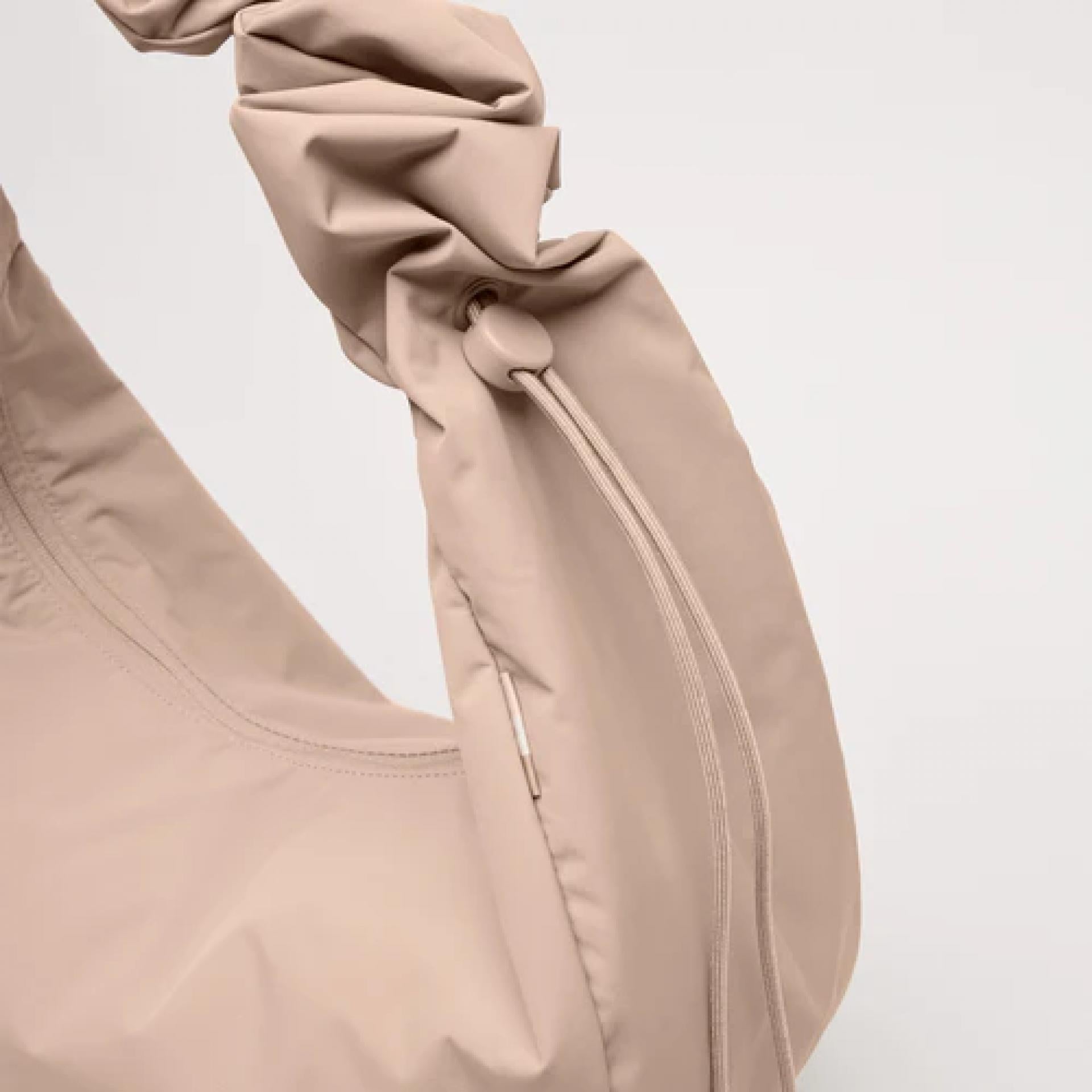 GOT BAG Moon Bag Ruffle MONOCHROME sandbar