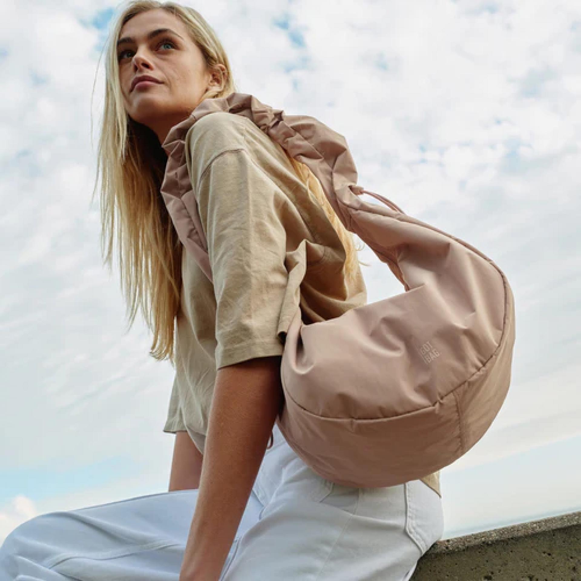 GOT BAG Moon Bag Ruffle MONOCHROME sandbar