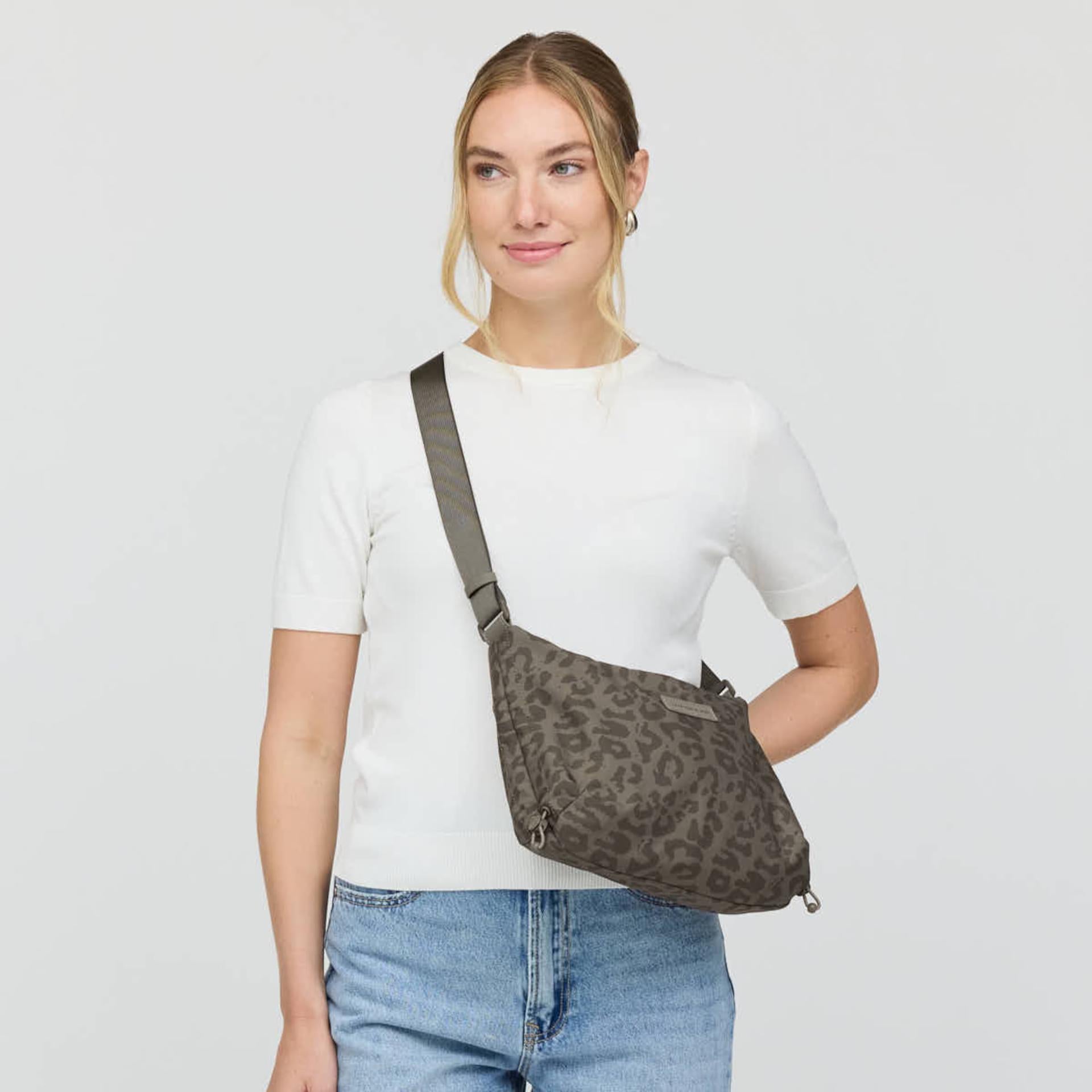 Kapten and Son Umhängetasche Skara Smal Leo dark braun