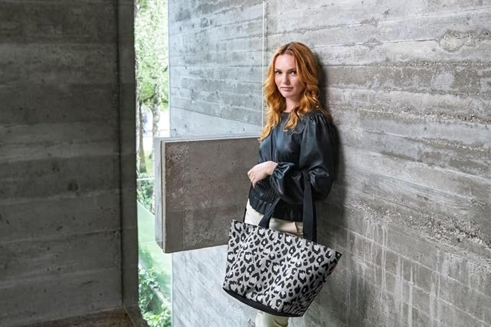 Reisenthel shopper M leo nero