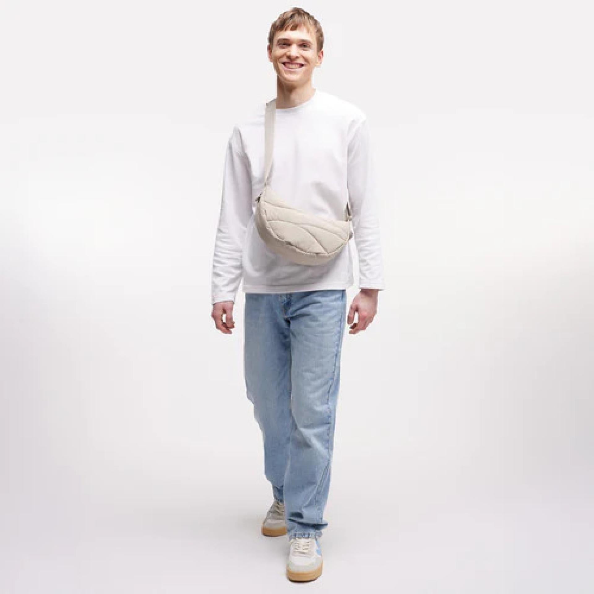 Got Bag WAVY PUFFER MOON BAG SMALL scallop monochrome light beige