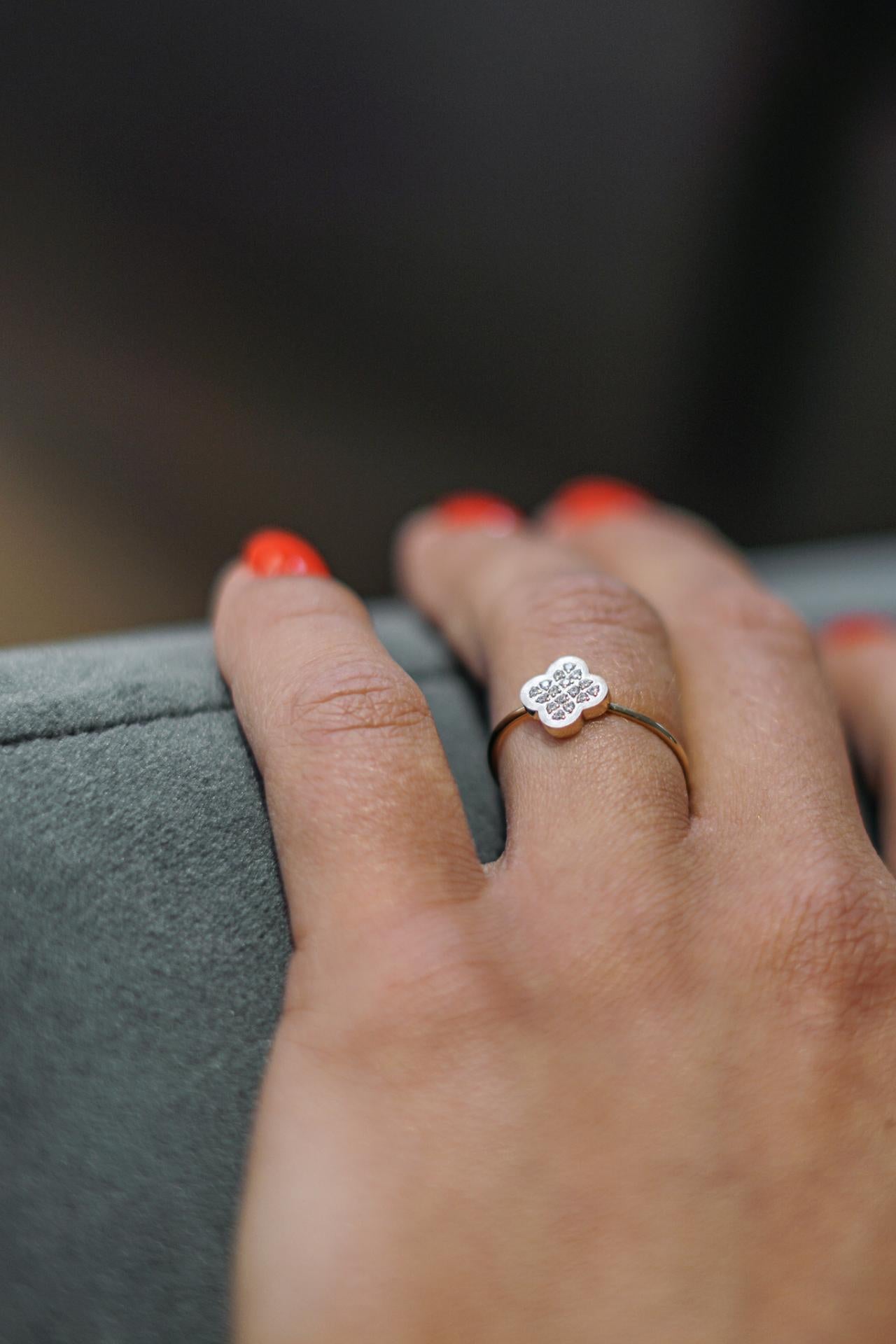 Ring Blume mit Steinchen gold