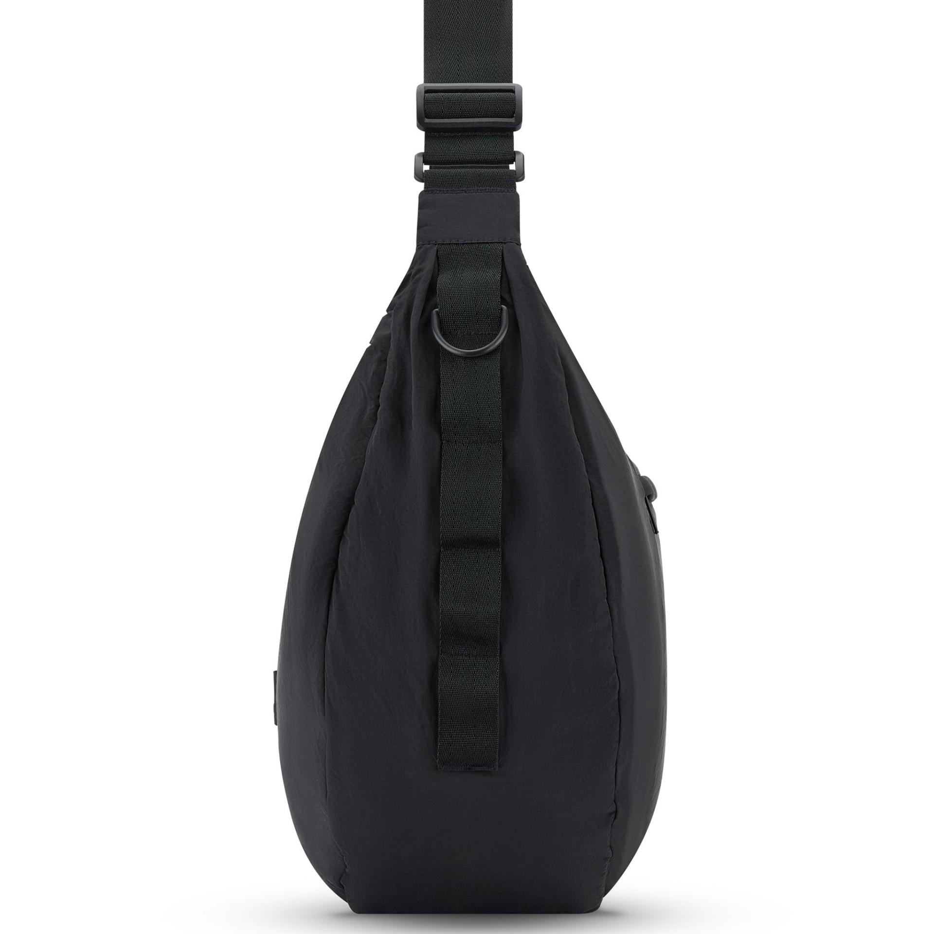Johnny Urban Kaia Large Half Moon Bag Schwarz