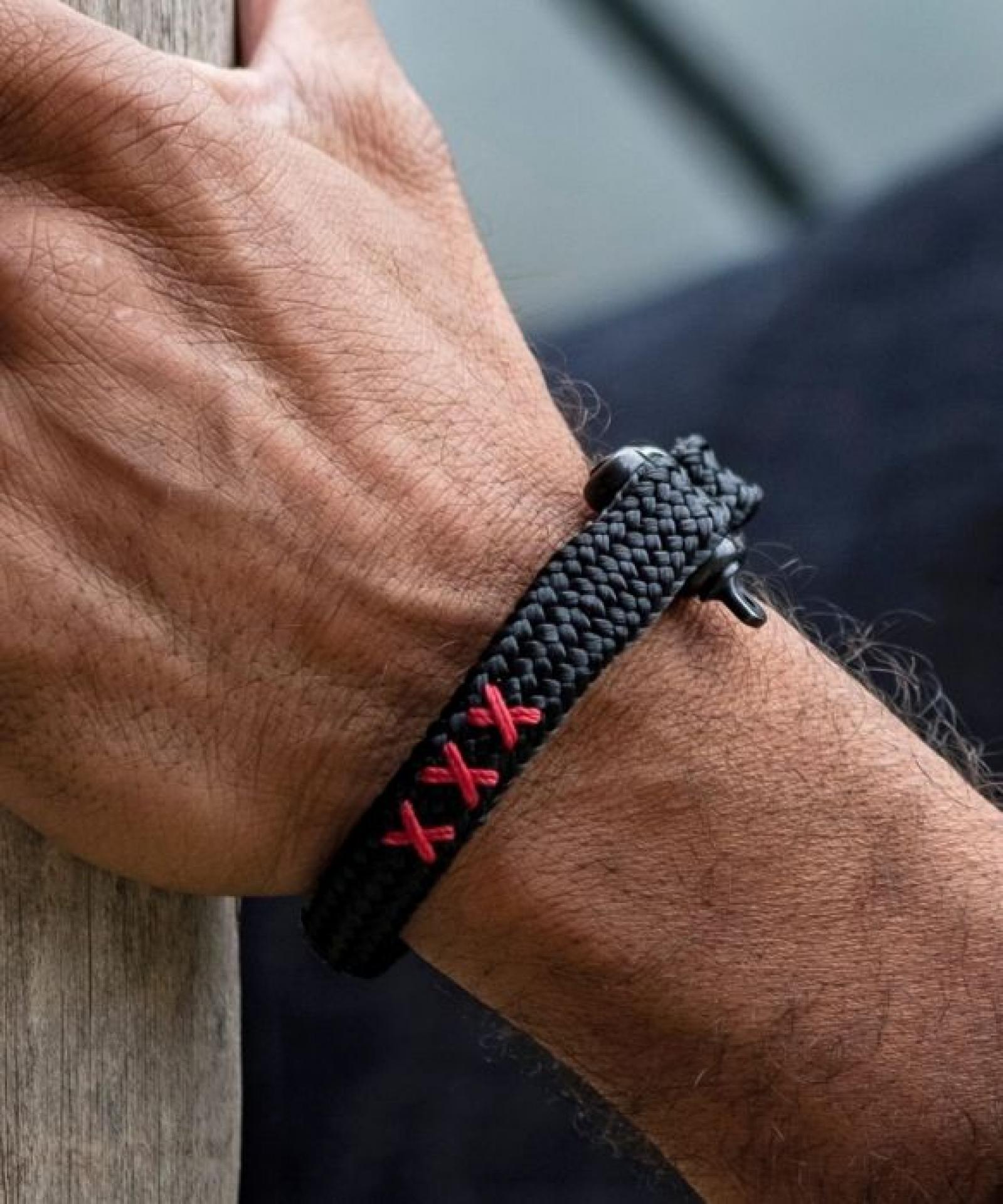 Pig&Hen Sharp Simon Armband COA Schwarz Rot - Größe: M/L