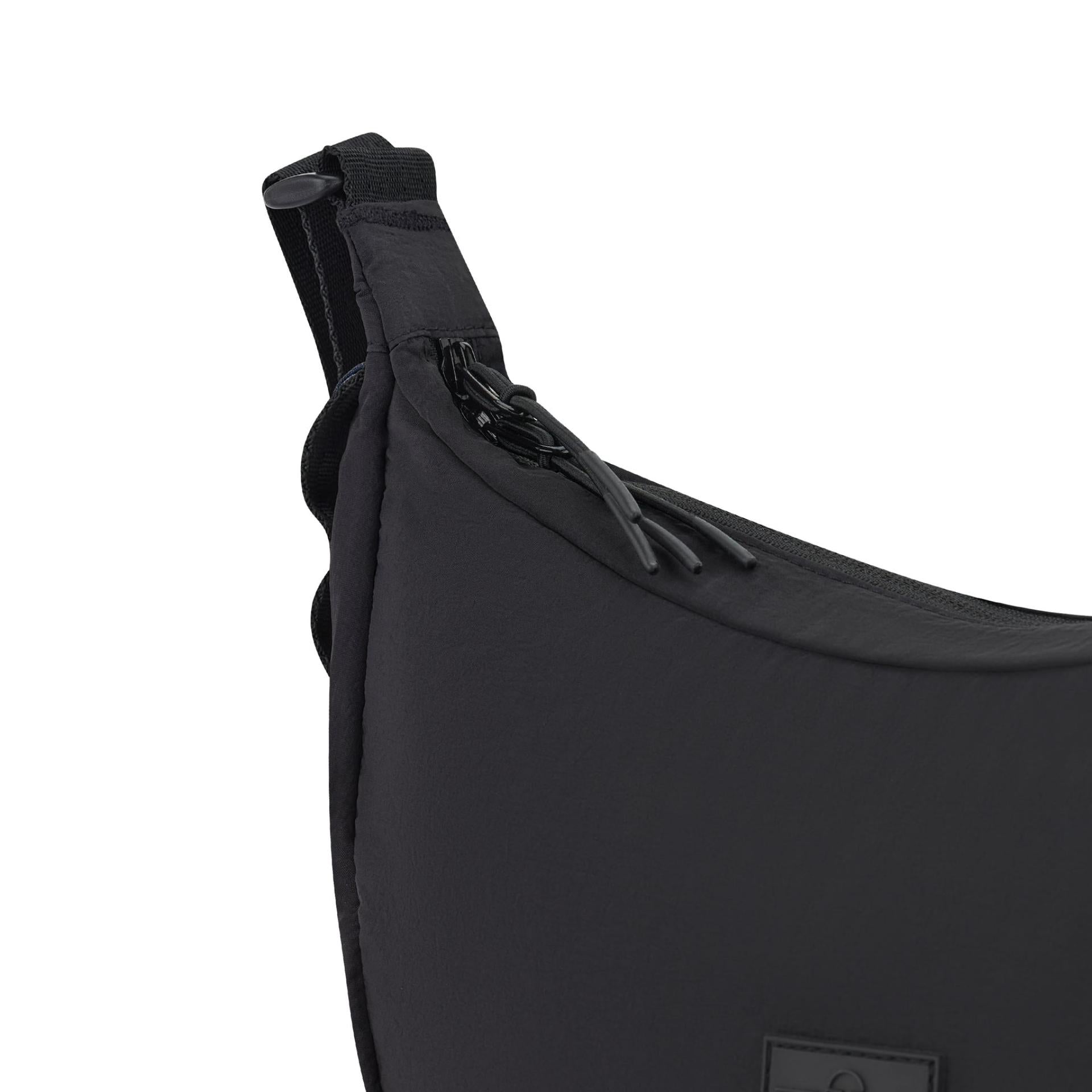 Johnny Urban Kaia Small Half Moon Bag Schwarz