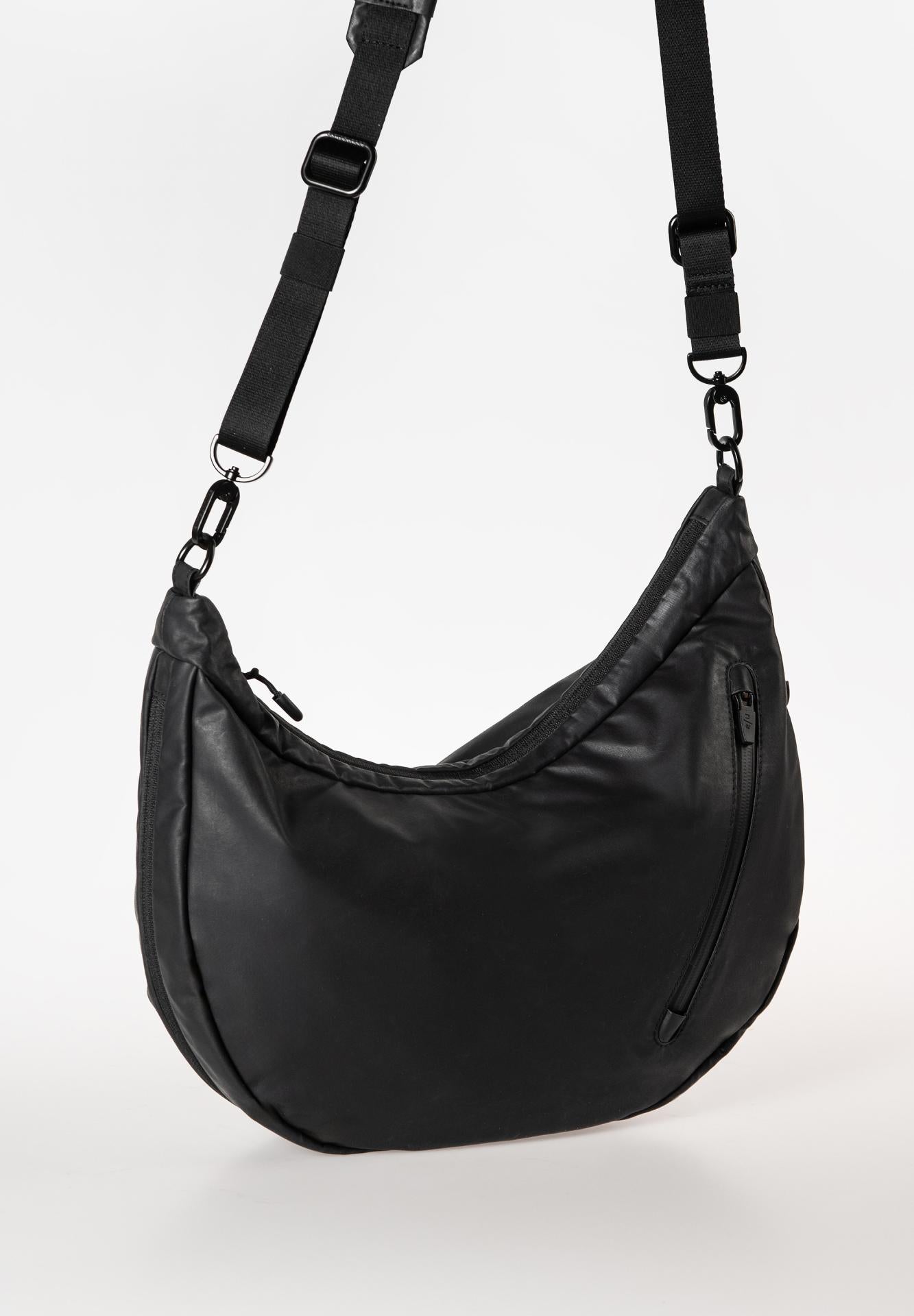 Aunts & Uncles Koyoshi RE Halfmoonbag black