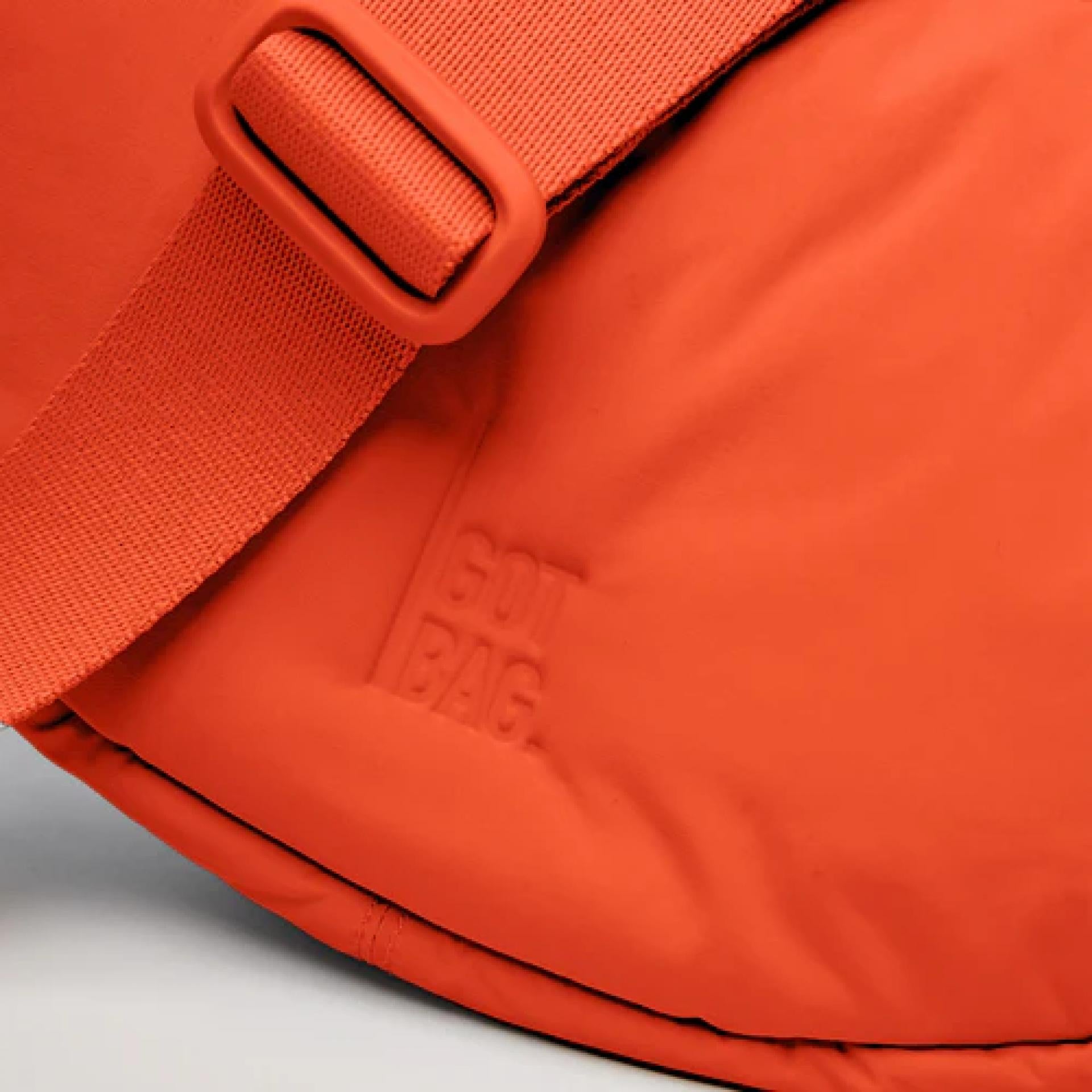 GOT BAG Cloud Moon Bag Monochrome hot coral