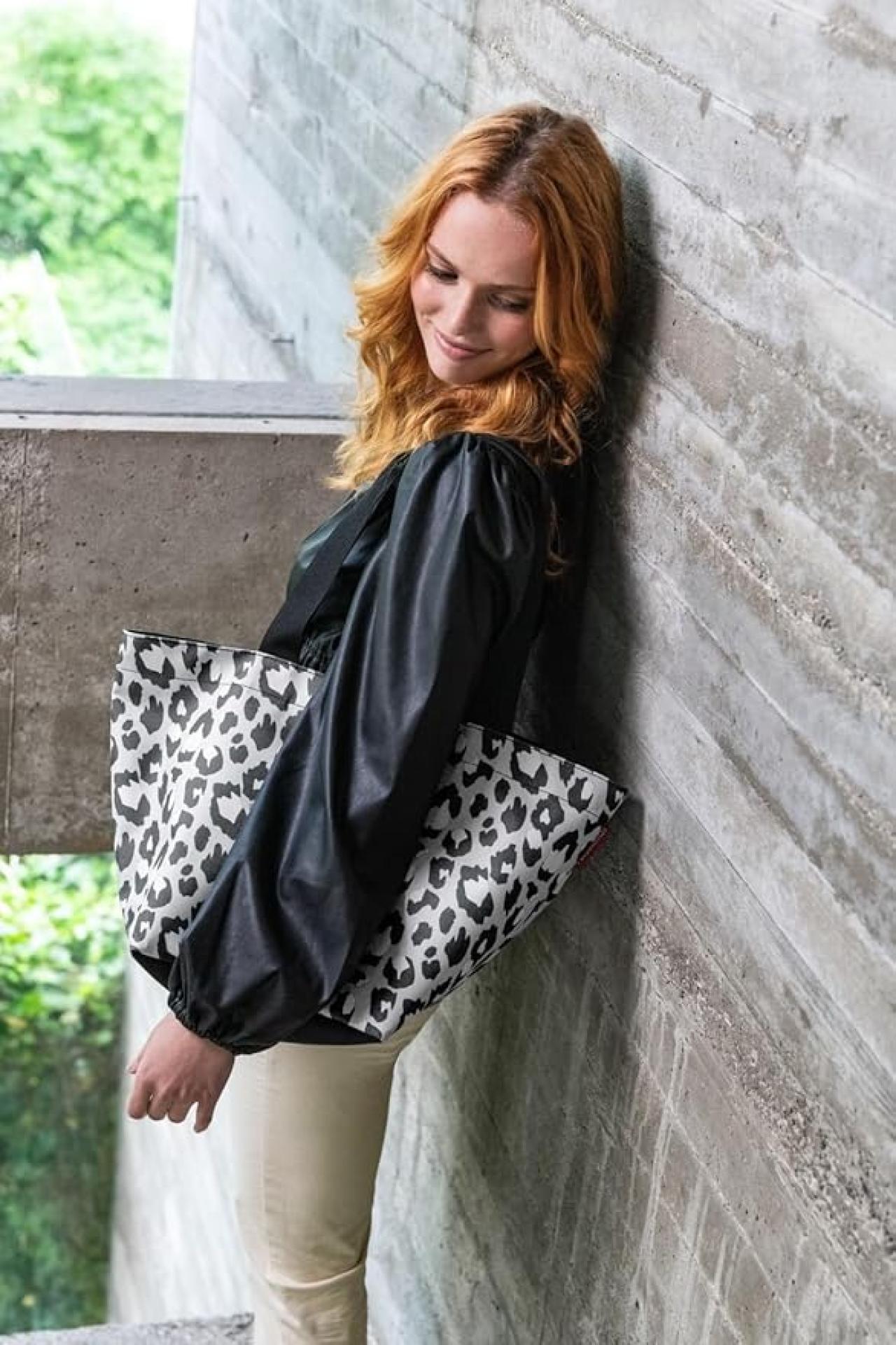 Reisenthel shopper M leo nero