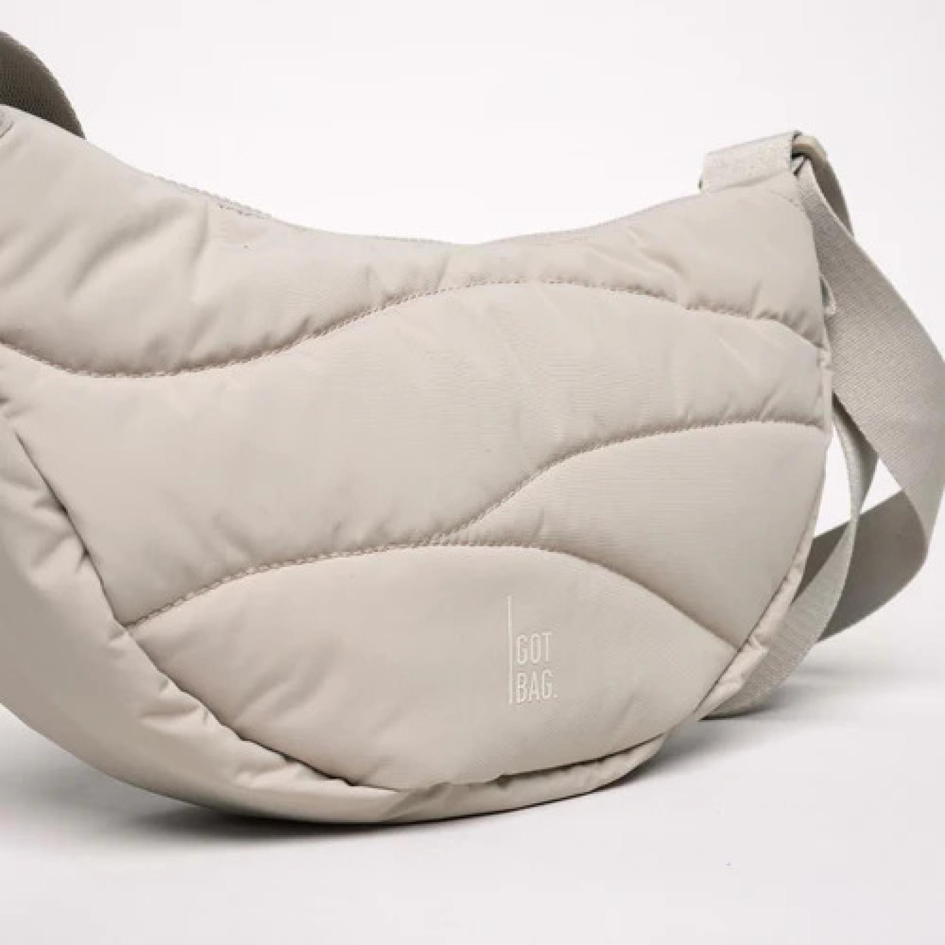 Got Bag WAVY PUFFER MOON BAG SMALL scallop monochrome light beige