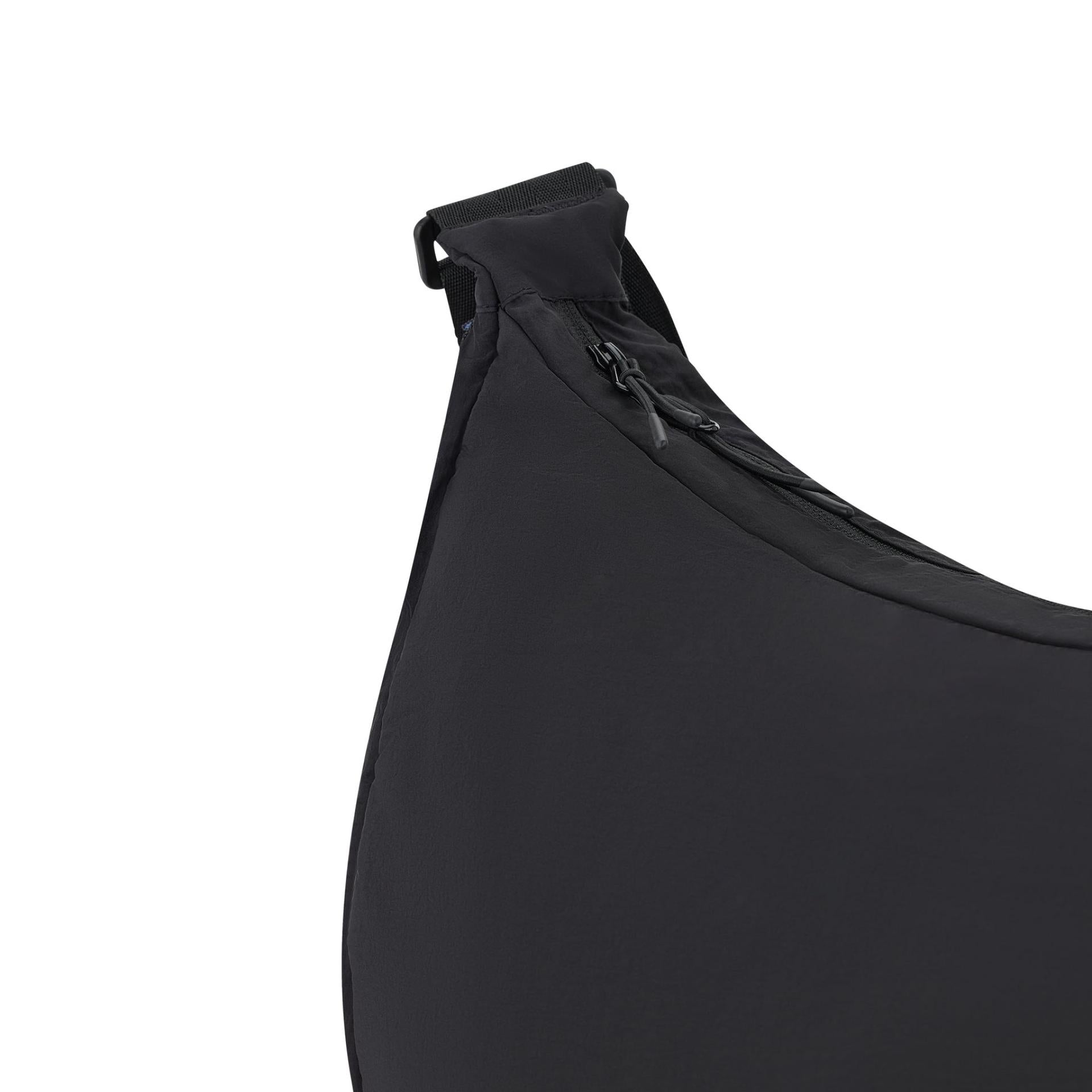 Johnny Urban Kaia Large Half Moon Bag Schwarz