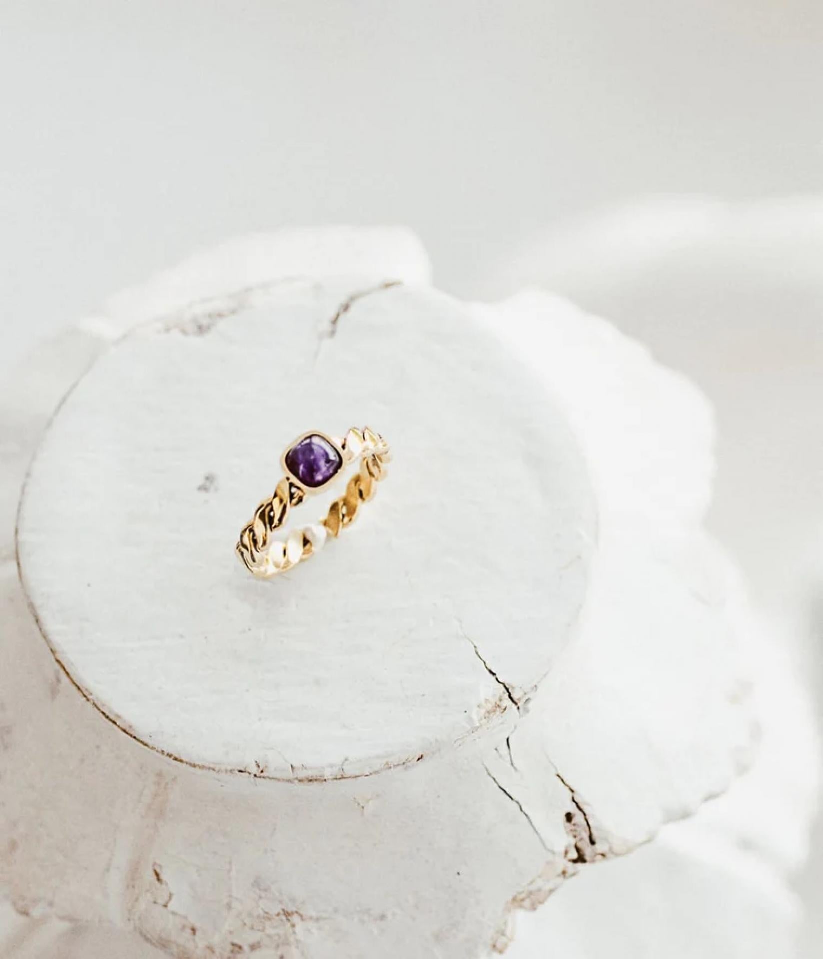 Zag Bijoux geflochtener Ring Gold mit Purpur farbenden Amethyst Stein 6mm