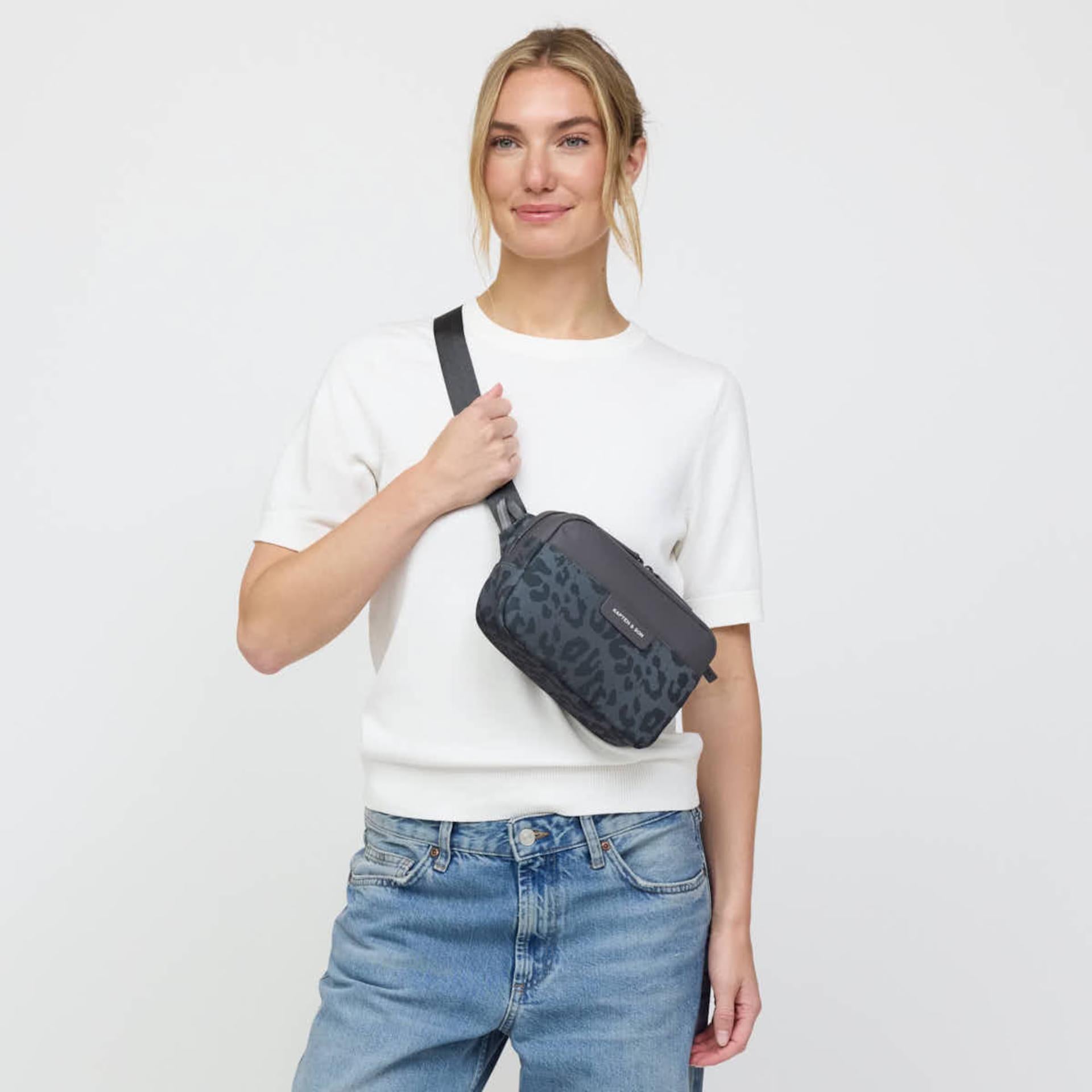 Kapten & Son Bergen Pro Crossbody Leo Dark Grey