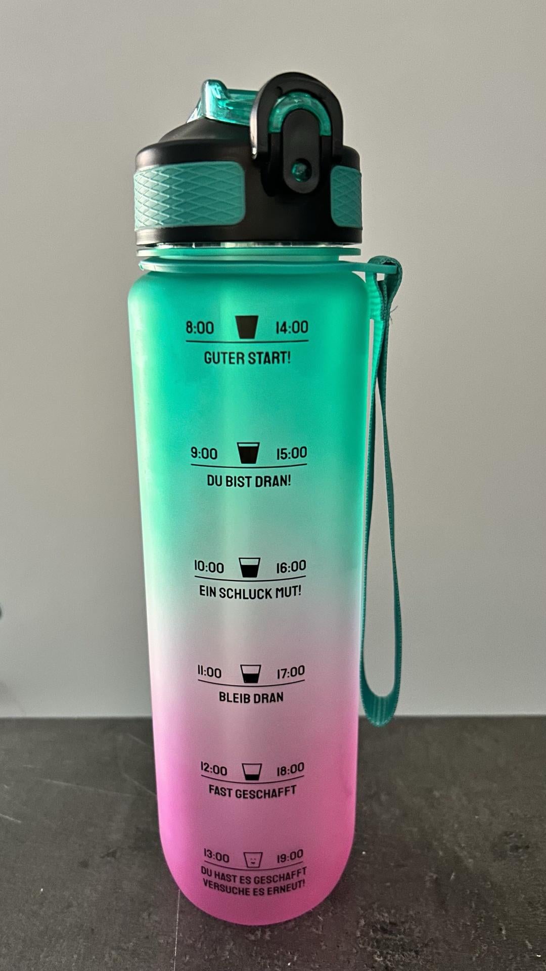 MOTIWATER Trinkflasche mit motivierenden Sprüchen & Uhrzeit - Variante: Grün / Pink (Schrift schwarz)